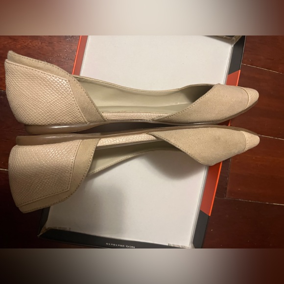 Light pink pleather design around ankle and over toe flat shoes from ALDO - Picture 2 of 5